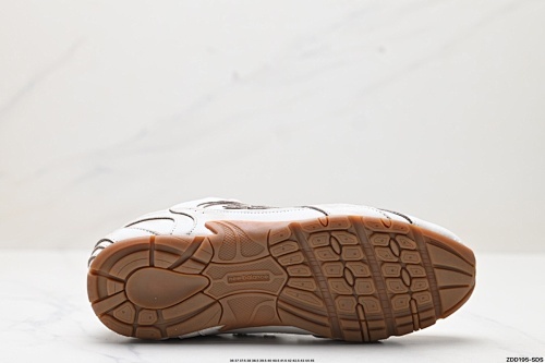 נעלי מי מיו