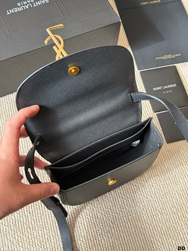 תיק סן לורן